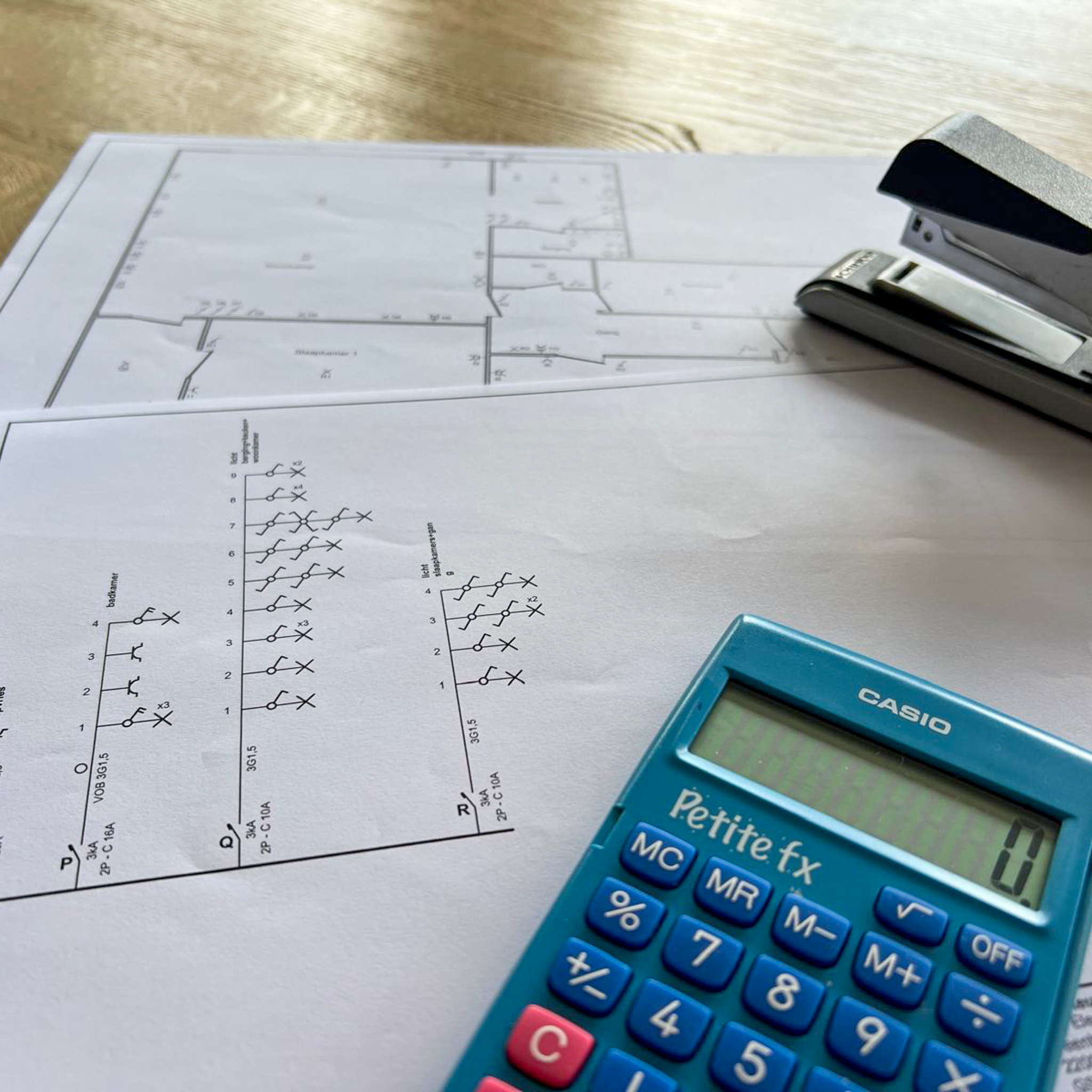 Nauwkeurige elektrische plannen en keuringsbegeleiding volgens AREI-normen